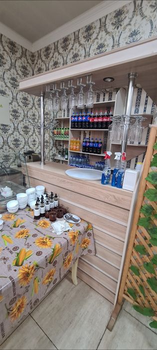 Maxsus mebellar kassa bar posuda shkaf