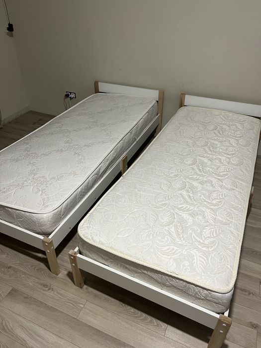 Продаются кровати 80/200 с матрасами.