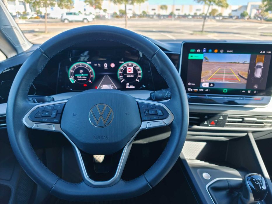 VW Golf 8.5 Facelift (2024)–1.5 TSI (4 cilindri) 150 CP–Cutie manuală