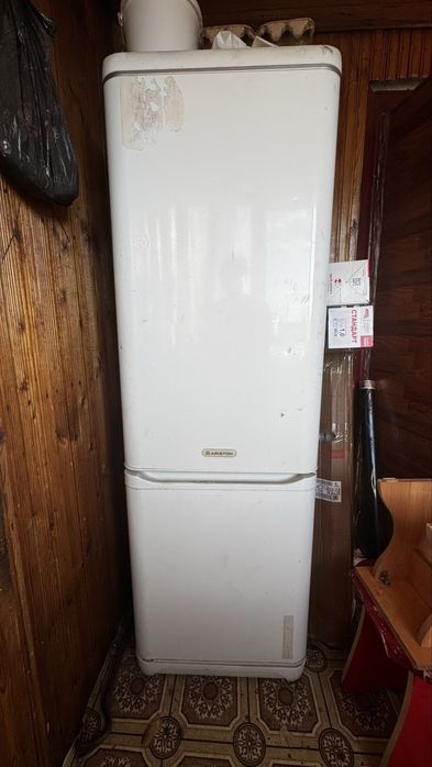 Холодильник б/у Ariston