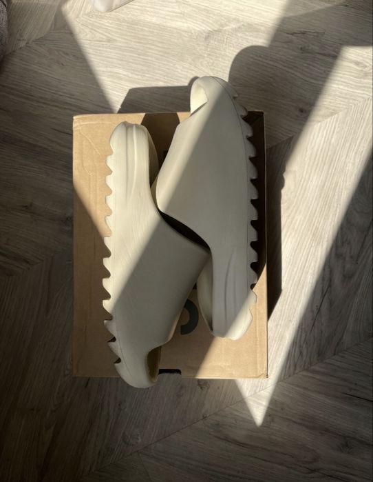 Adidas yeezy slide