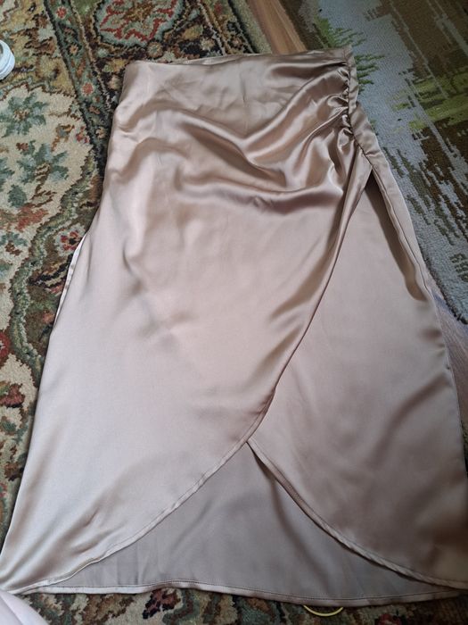 Superbă fustă damă saten bej/ auriu, Sinsay ( M)
