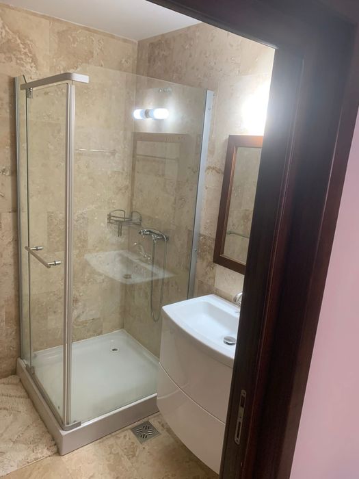 Inchiriez apartamnt 3 camere la casa
