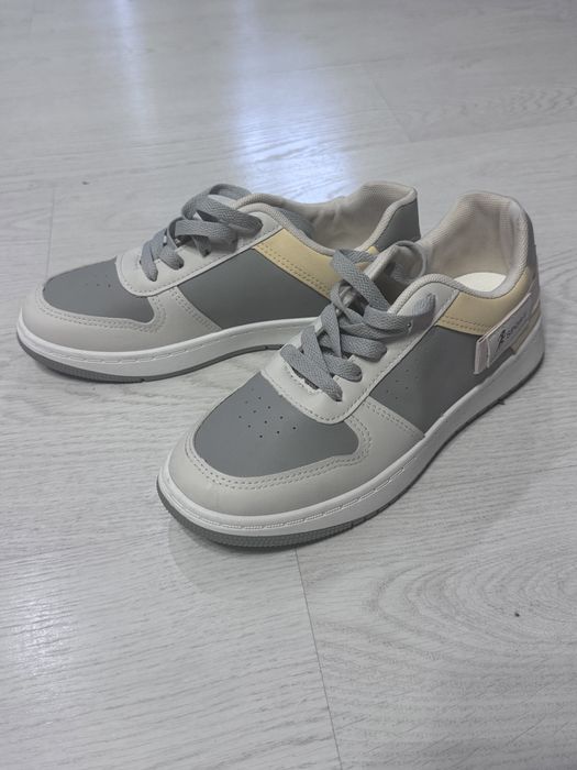 Продам кроссовки