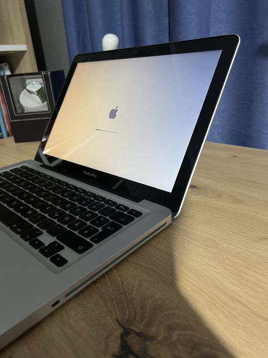 Apple Macbook Pro/ 8 GB RAM/ 500GB HDD- В отлично състояние
