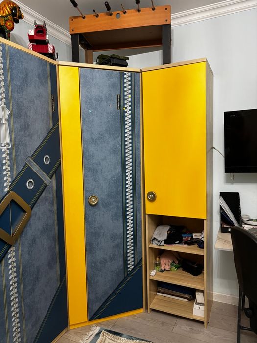 Детский шкаф и кровать