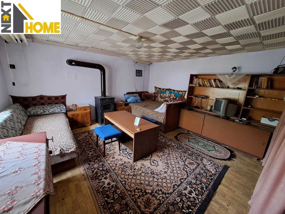 Две къщи с гараж и стопанска постройка