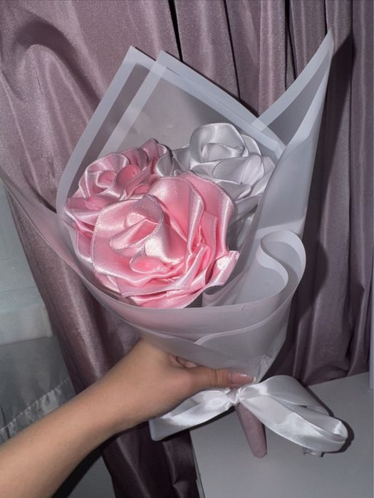 Букет с три ръчно изработени вечни рози