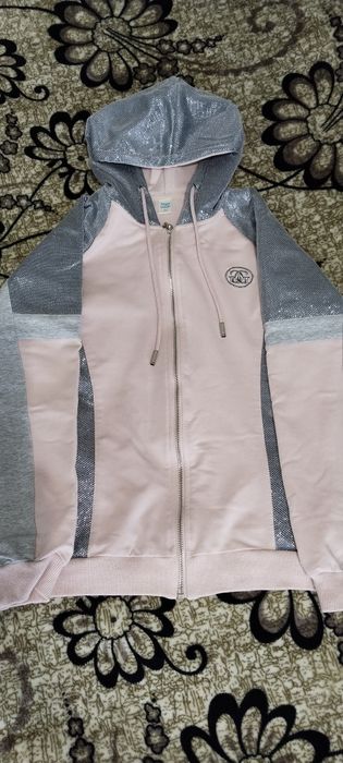 Продам спортивный костюм на девочку