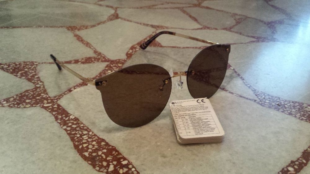 Чисто нови слънчеви очила