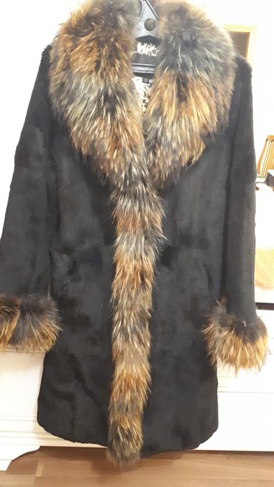 Шуба кроличья  с меха енота