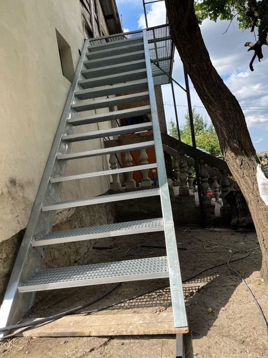 Scări metalice zincata