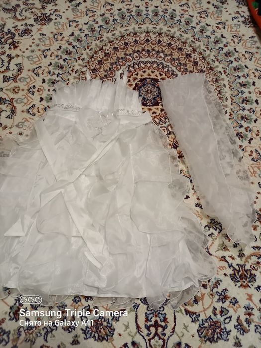 Продам нарядные платье