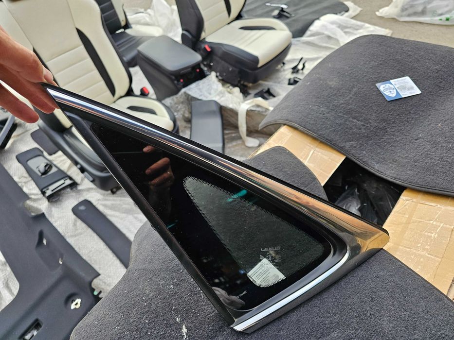 Форточка Lexus NX