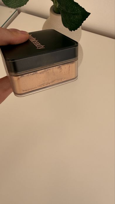 Huda Beauty Easy Bake Loose Baking & Setting Powder – нюанс Blondie