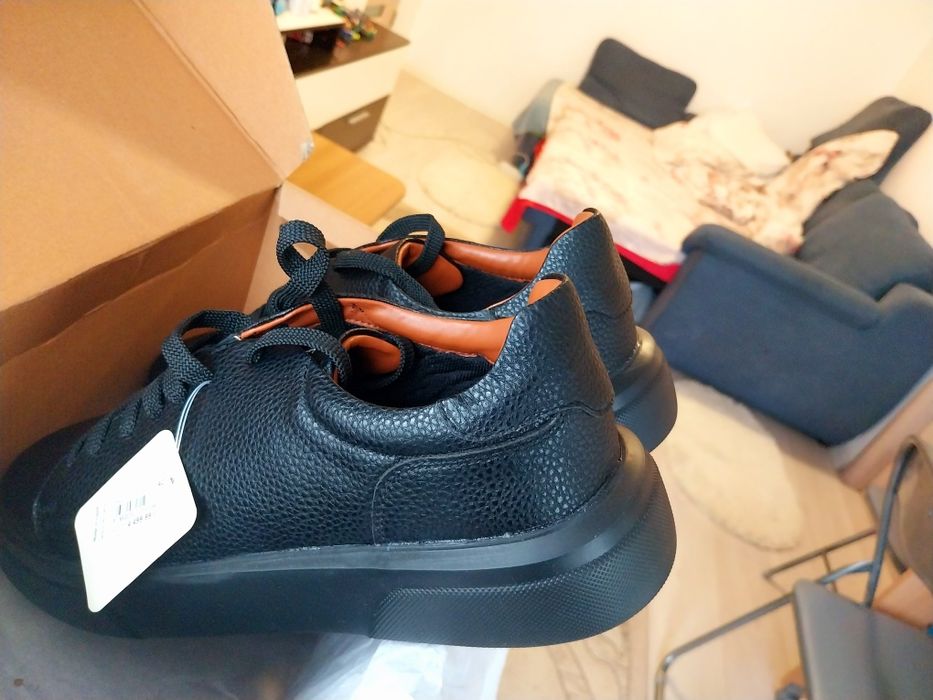 Se vinde pantofi piele Lufian