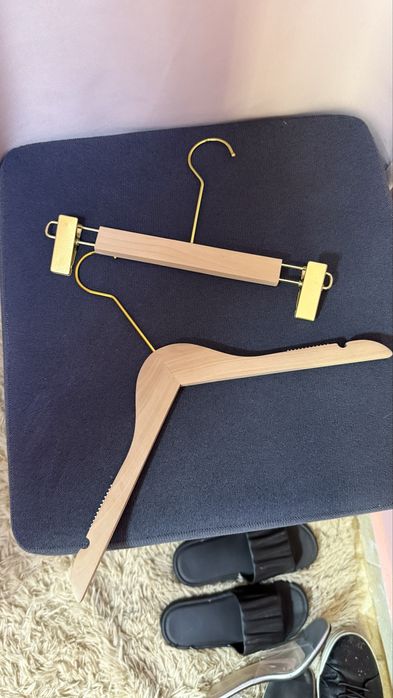 Вешалка для одежды 240т