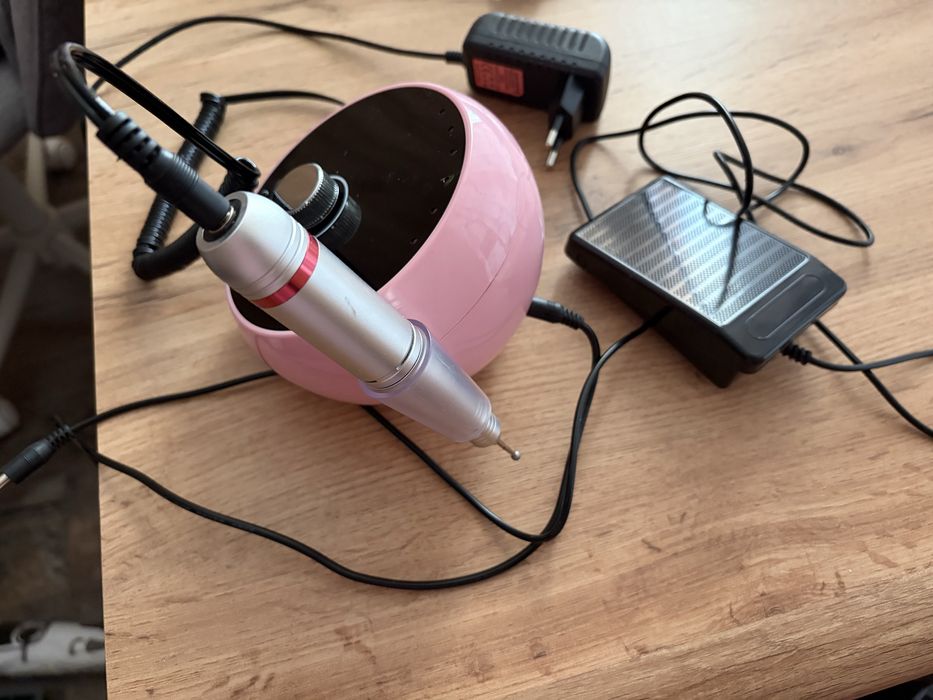 Електрическа фреза/пила за маникюр с педал