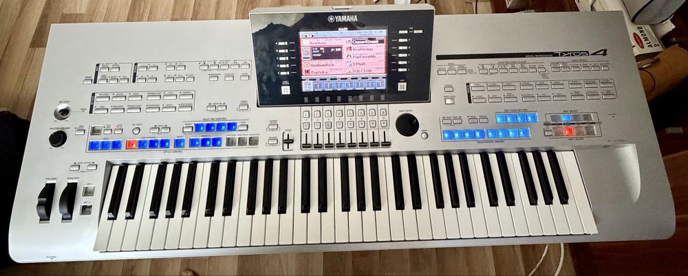 Yamaha Tyros 4  impecabilă