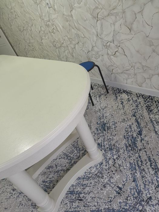 Продам стол добротный