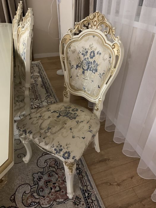 Продаю стол для гостинной