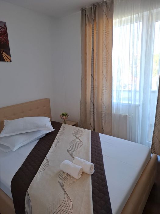 Închiriez apartament 3 camere, decomandat