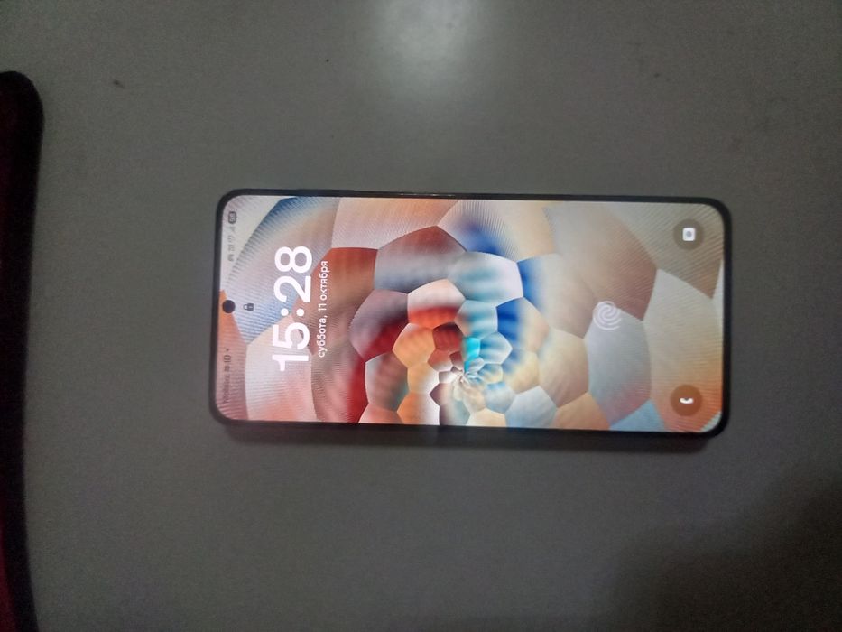 Samsung s21+ plus sotiladi