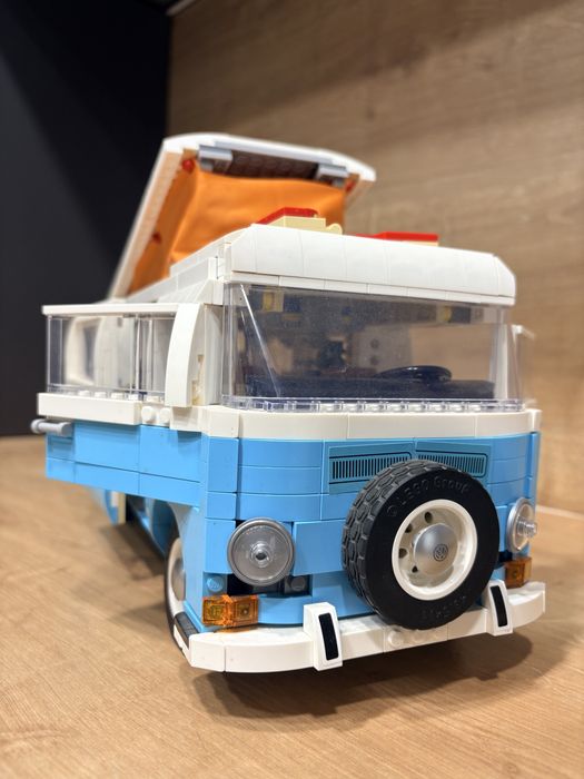 Mașinuță LEGO Volkswagen T2 Camper Van VW + surf board