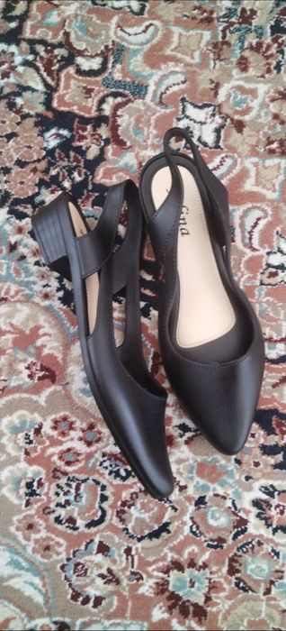 Китайский босоножка сотилади.