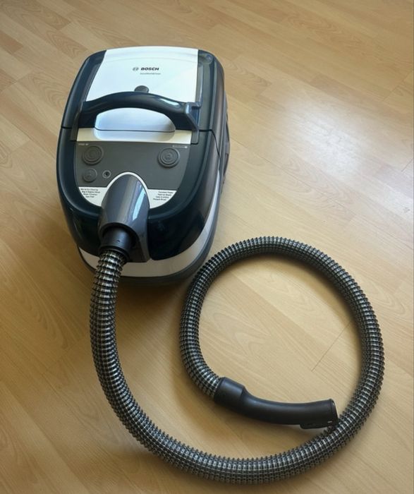 Aspirator cu spalare BOSCH AquaWash&Clean