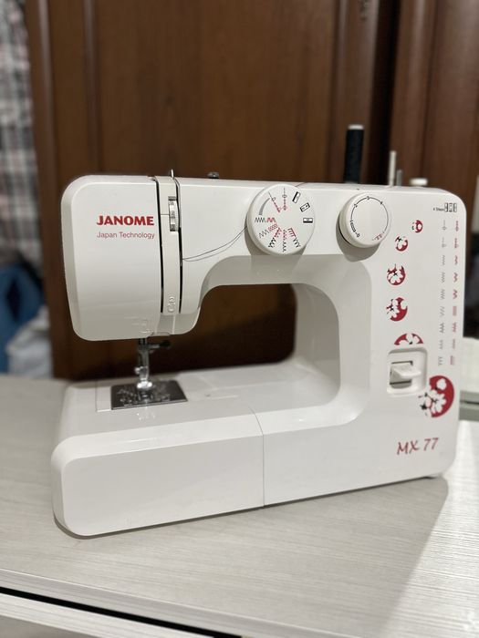 Продам швейную машину