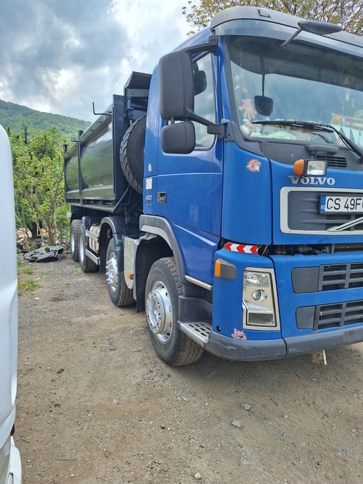 Vand Volvo 8x4 Tracker cu lama sararita