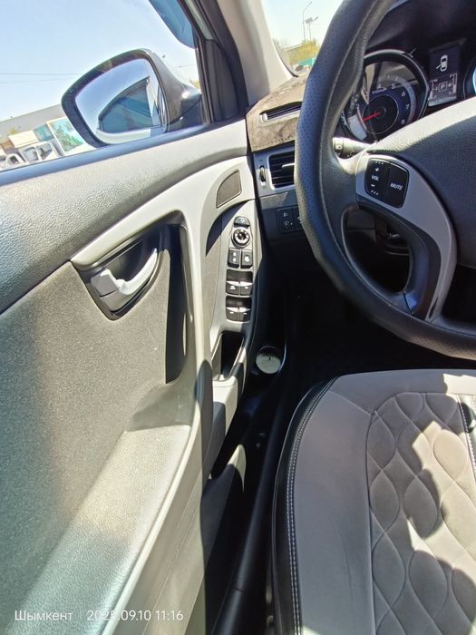 Hyundai Elantra  2015