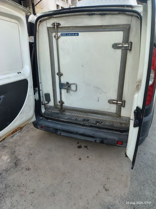 Se vinde auto cu frigo funcțional