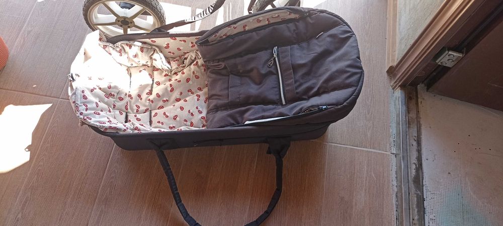 Продавам бебешка количка