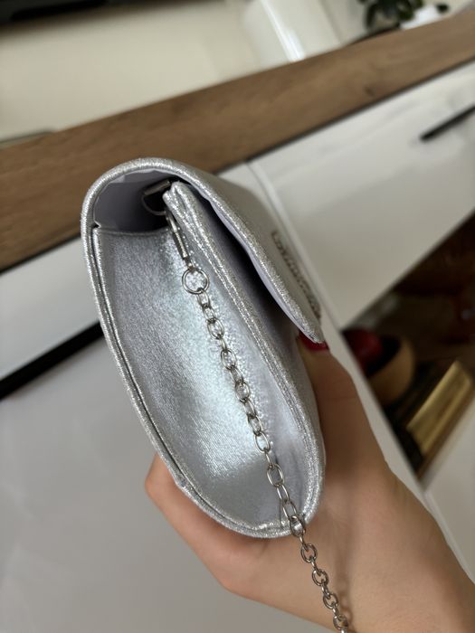 Дамска “клъч” чанта, сребърна