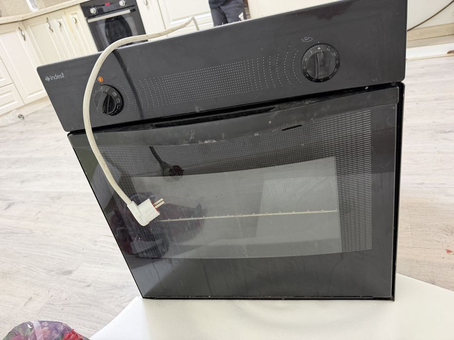 Духовка Indesit продам