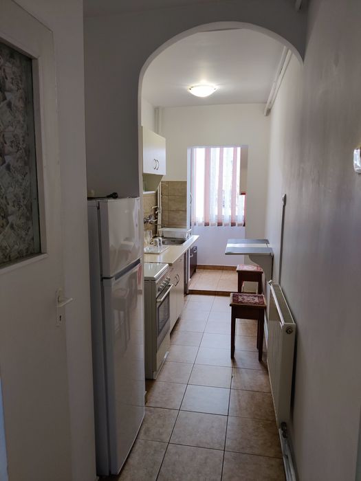 Proprietar, închiriez garsonieră în Tudor , strada Viitorului