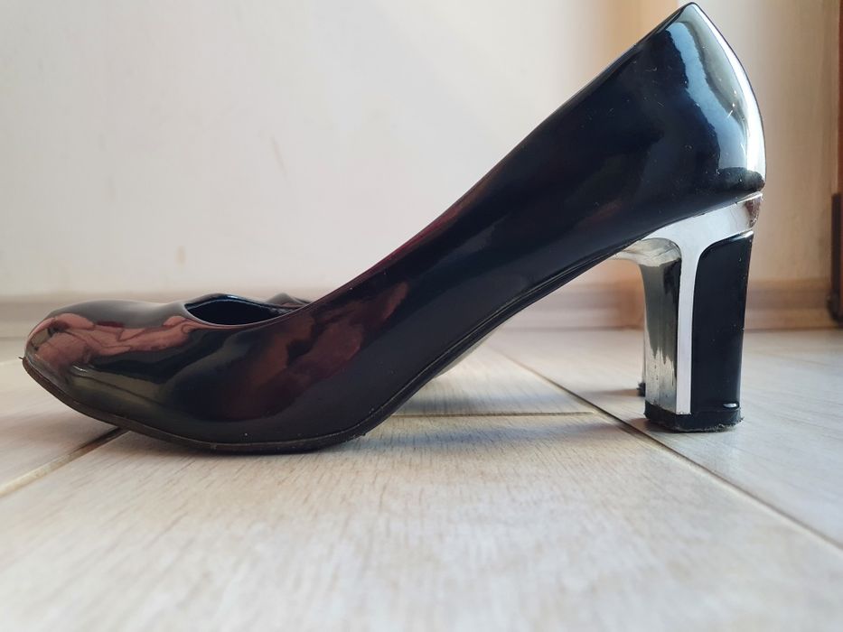 Дамски обувки с ток