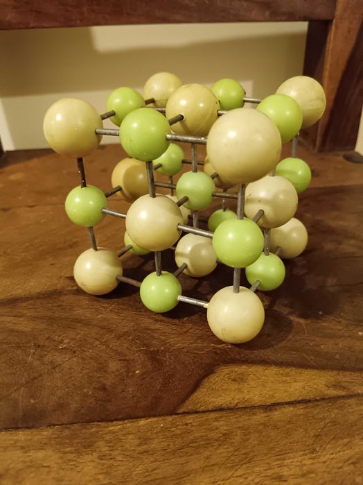 Винтидж простраствен модел на молекула/кристална решетка