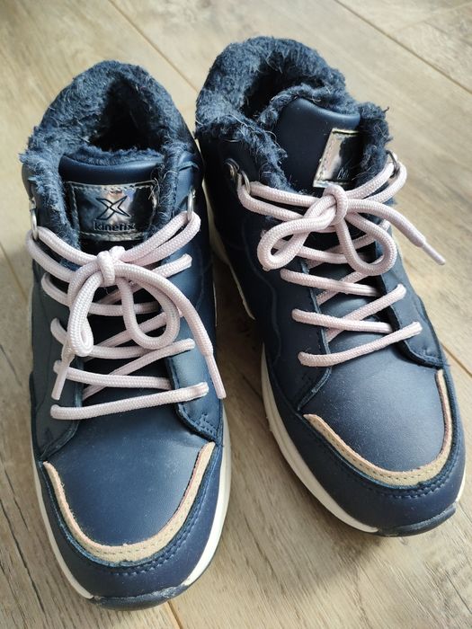 Демисезонные кроссовки на девочку