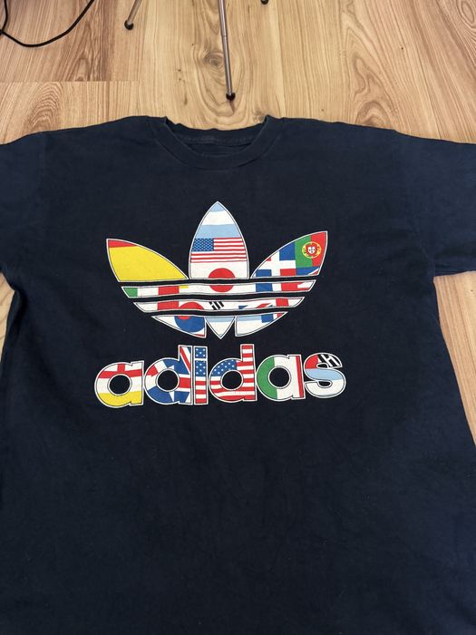 Tricou adidas.