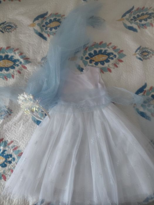 Продам платье на девочку 8-10 лет