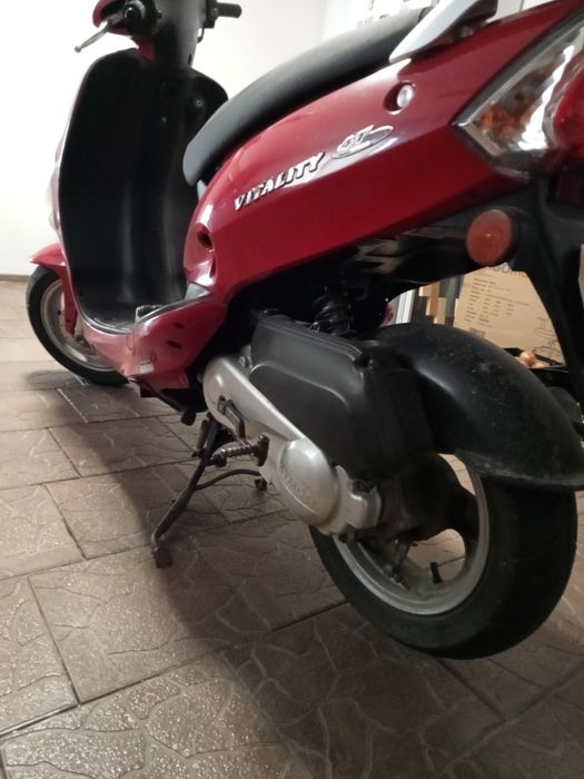 Vând scuter din motive personale.