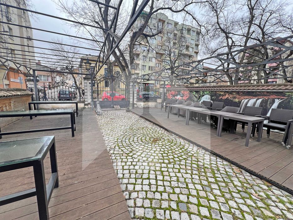 Дава се под наем Заведение в Шумен, Център - 150 кв.м за 1529.49 € - Снимка #1