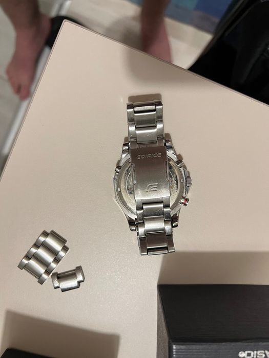 Продавам часовник Casio Edifice EQW A1200