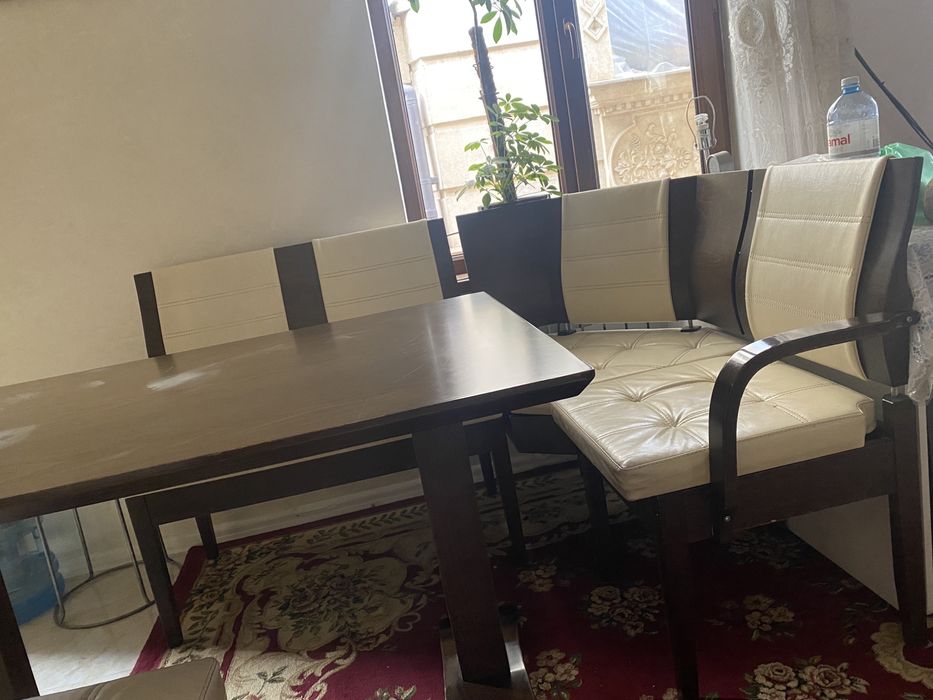 Продам стол стулья уголок