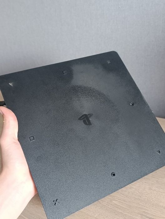 Продам playstation 4 slim на 500гб