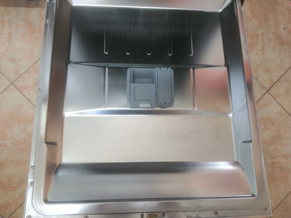 Vând mașina de spălat vase model nou