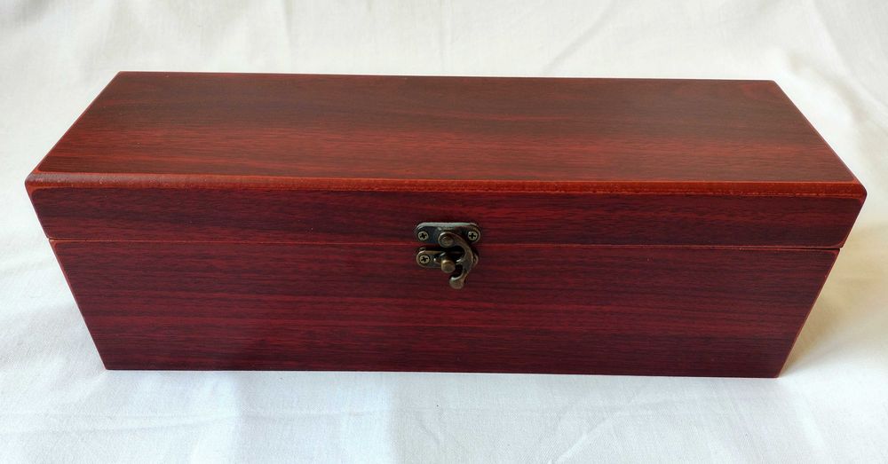 Подаръчна кутия за вино с 4 аксесоара